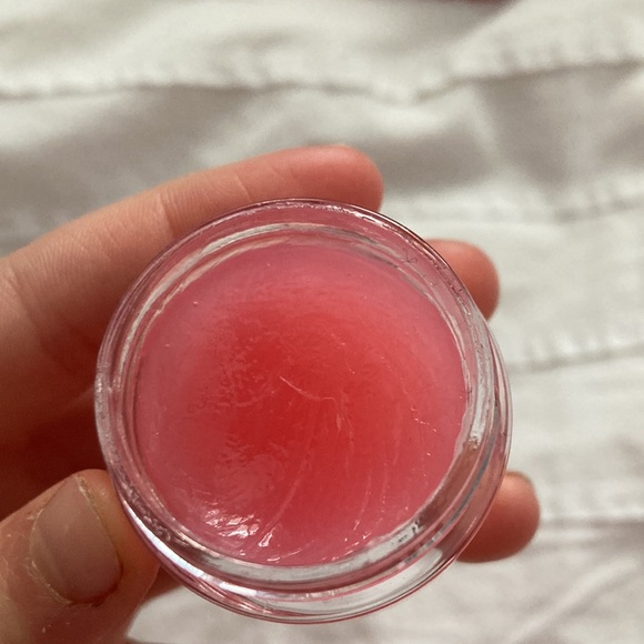 Lips. Moisturizer - Picture 3 of 3